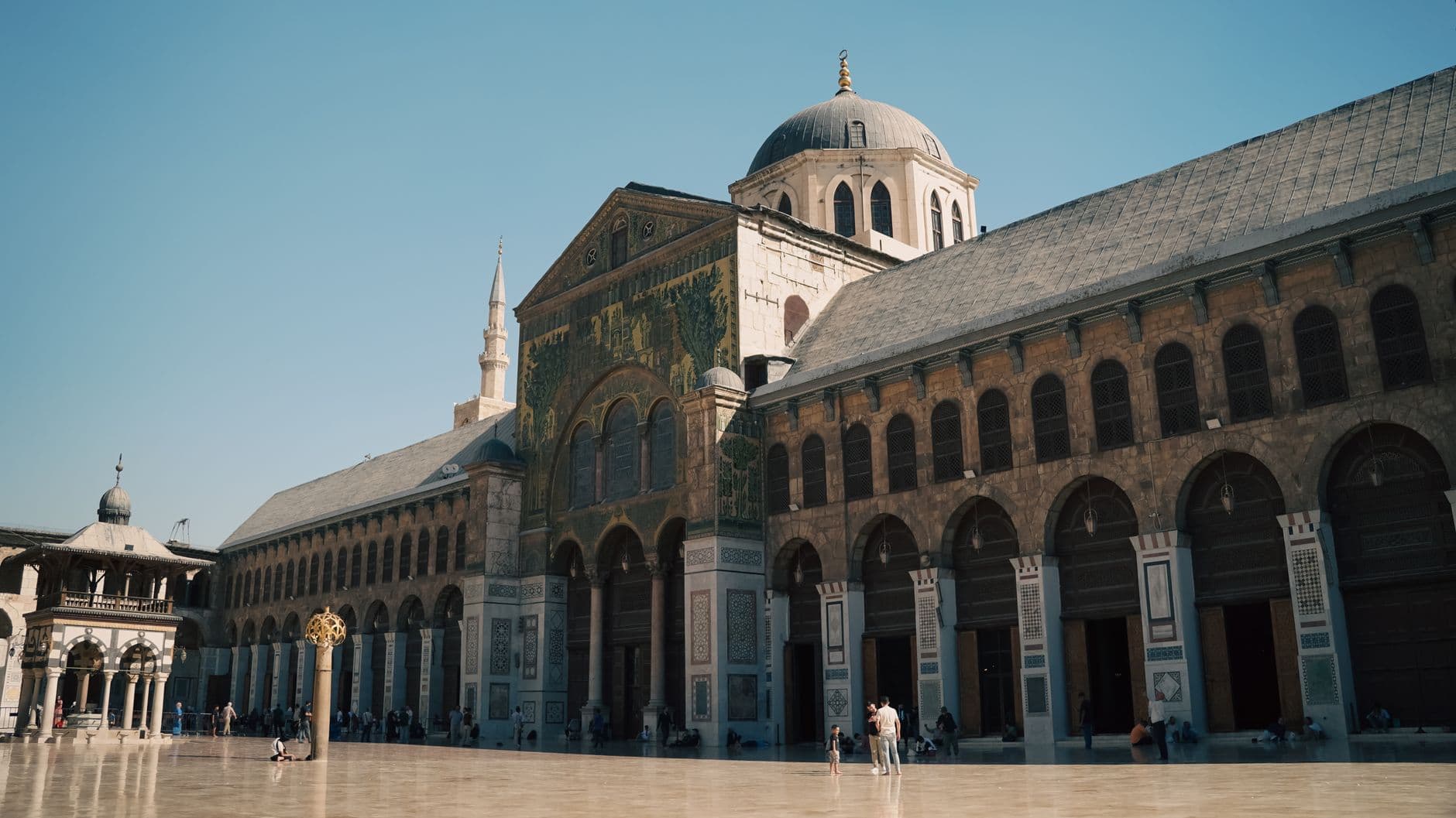 Emevî Camii'nin Şam'daki geniş avlusu