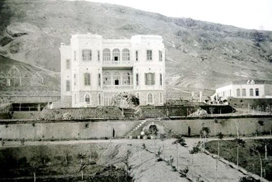 Kasiyun yamacındaki Muhacirin Sarayı ve üç teraslı bahçesi, eski bir fotoğrafta