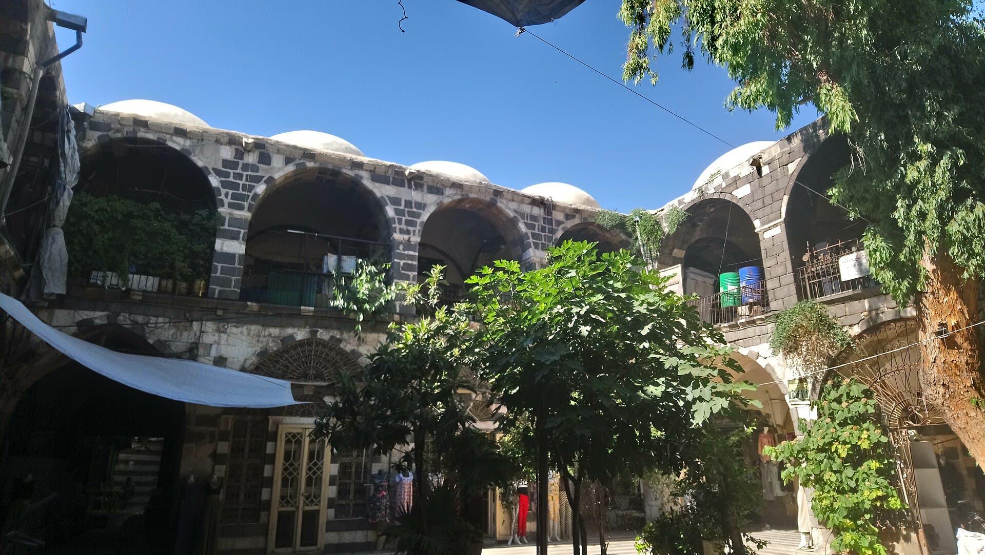 Han Çakmak'ın iki katlı avlusu ve kubbeli üst kat revağı, Şam